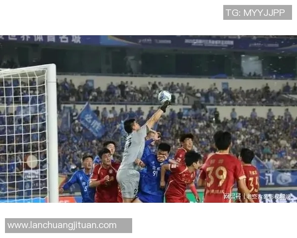 南京足球队的逆袭之旅：从低谷到辉煌的奋斗历程与荣耀时刻